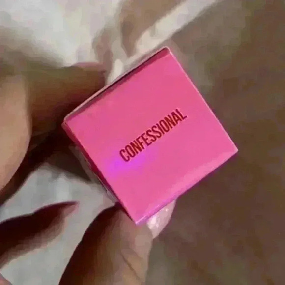 Jeffree Star Velvet Trap Lipstick ~ Confessional - Picture 6 of 6